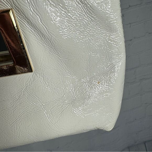 Michael Kors white crinkle patent leather cutout handle clutch bag - Picture 3 of 11